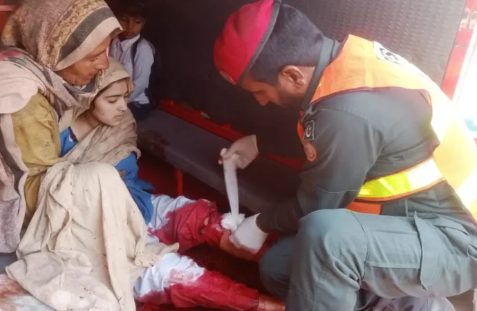 احمد پور سیال: پیر عبدالرحمٰن میں سکول جاتے ہوئےفائرنگ سے 2 بچیاں زخمی، ریسکو