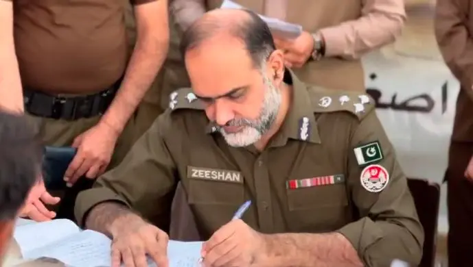 آر پی او فیصل آباد ذیشان اصغر کی تھانہ سٹی جھنگ آمد اور کھلی کچہری کا انعقاد