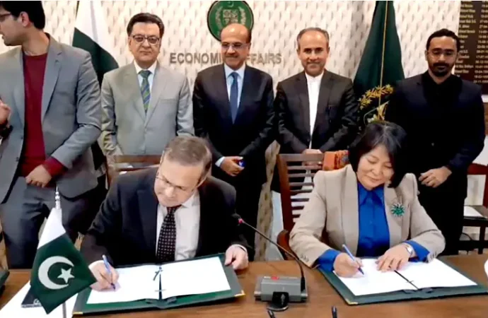پاکستان اور ایشیائی ترقیاتی بینک کے درمیان تین معاہدوں پر دستخط