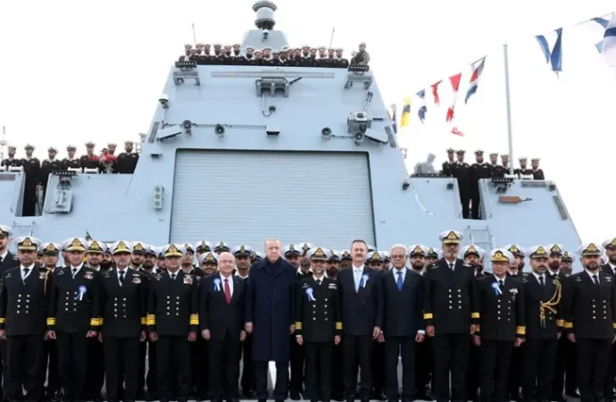 ترکیہ میں پاک بحریہ کے جہازپی این ایس خیبر کی کمیشننگ کی تقریب