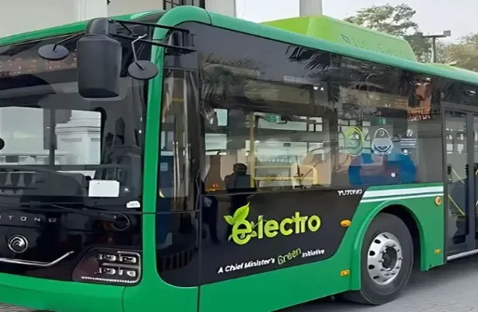 جہلم میں15 بسوں پر مشتمل الیکٹرک بس سروس کا آغاز