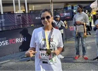 دختر پاکستان مونا خان کا عالمی اعزاز، لندن میراتھن میں گینز ورلڈ ریکارڈ قائم کردیا