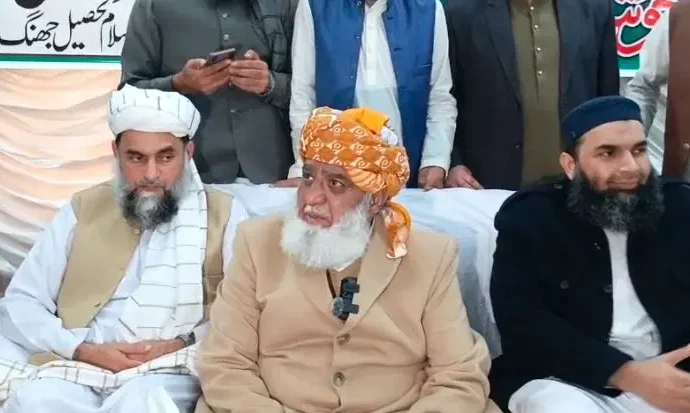 مولانا فضل الرحمن نے سوشل میڈیا خبروں پر تبصرہ کرنے سے انکار کر دیا