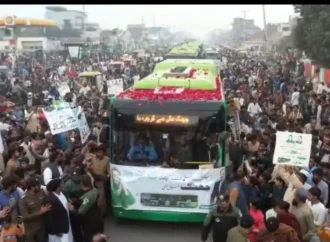 جھنگ میں گرین بس سروس کا افتتاح کردیا گیا، 3 روٹس پر 30 بسز چلیں گئی، صوبائی وزراء رانا سکندر حیات اور بلال اکبر خان نے افتتاح کیا