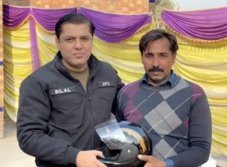 معذور شہری کے ساتھ ناروا سلوک پر ٹریفک وارڈن کو آر پی او فیصل آباد سہیل اختر سکھیرا نے معطل کردیا