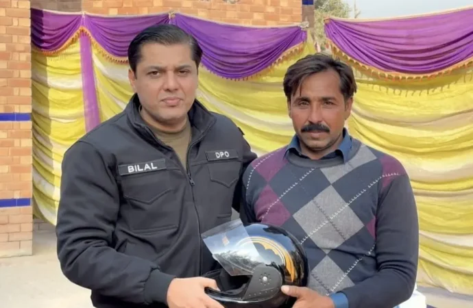 معذور شہری کے ساتھ ناروا سلوک پر ٹریفک وارڈن کو آر پی او فیصل آباد سہیل اختر سکھیرا نے معطل کردیا