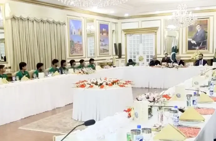 وزیراعظم کا انڈر 19 ٹیم کے ہر کھلاڑی کیلئے 1 کروڑ روپے انعام کا اعلان