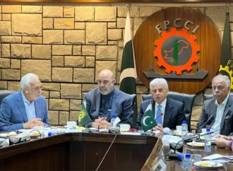 رانا تنویر حسین کا برآمدات پر مبنی مضبوط معیشت پر زور