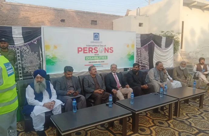 الخدمت فاؤنڈیشن کی جانب سے معذوروں کے عالمی دن کی مناسبت سے سفید چھڑیاں اور وہیل چئیر تقیسم کرنے کی تقریب