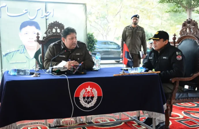 آر پی او فیصل آباد سہیل اختر سکھیرا کا ضلع جھنگ کا دورہ ,کھلی کچہری اور پولیس لائن کا دورہ