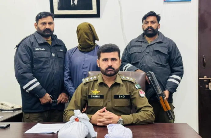 جھنگ پولیس نے گزشتہ 24 گھنٹوں کے دوران کارروائیوں میں 4 منشیات فروش گرفتار جبکہ6585 گرام چرس اور 22 لیٹر شراب برآمد کی