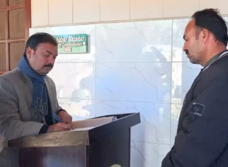 ڈپٹی کمشنرعلی اکبر بھنڈرنے اپنے آفس میں اوپن ڈور پالیسی کے تحت روزانہ کی بنیاد پرشہریوں کے مسائل سنے