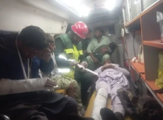 کوڑے والا موٹر سائیکل تیز رفتاری کے باعث ٹریکٹر ٹرالی سے تکرا گیا 3 افراد زخمی، ریسکیو