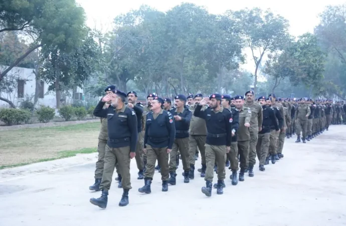 پولیس لائن میں جنرل پریڈ کا انعقاد، ڈی ایس پی ہیڈکوارٹر عبدالقادر نے پریڈ کا معائنہ کیا