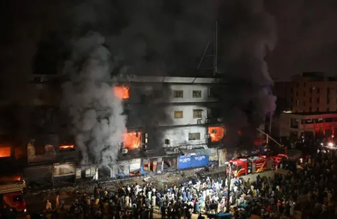 کراچی ، گل پلازہ،آتشزدگی کے واقعے میں چھ افراد جاں بحق