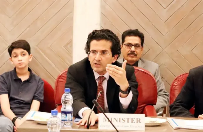 حکومت کا اگلے چھ ماہ تک گیس کی قیمتیں نہ بڑھانے کا اعلان