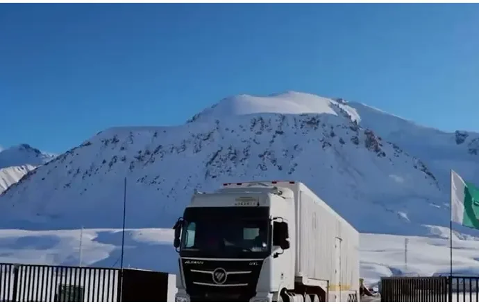 سخت موسم کے باوجود این ایل سی کی کاوشوں سے خنجراب کے راستے تجارت جاری