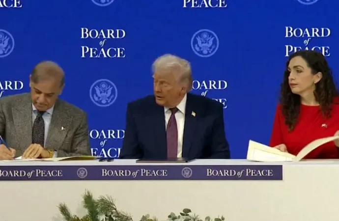 وزیراعظم شہبازشریف اور دیگر عالمی رہنماوں نے غزہ امن بورڈ کے منشور پر دستخط کردئیے