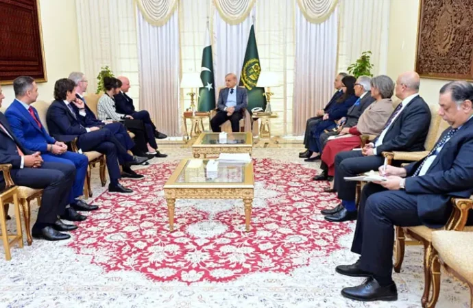 وزیراعظم کا سرمایہ کاروں اور سٹریٹجک ٹیکنالوجی کے شراکت داروں سے تعاون کے عزم کا اعادہ