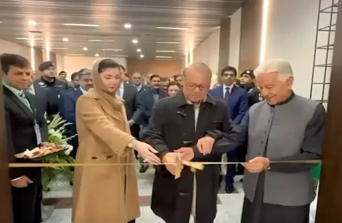 نواز شریف نے لاہور ایئرپورٹ پر سٹیٹ لاؤنج کا افتتاح کردیا