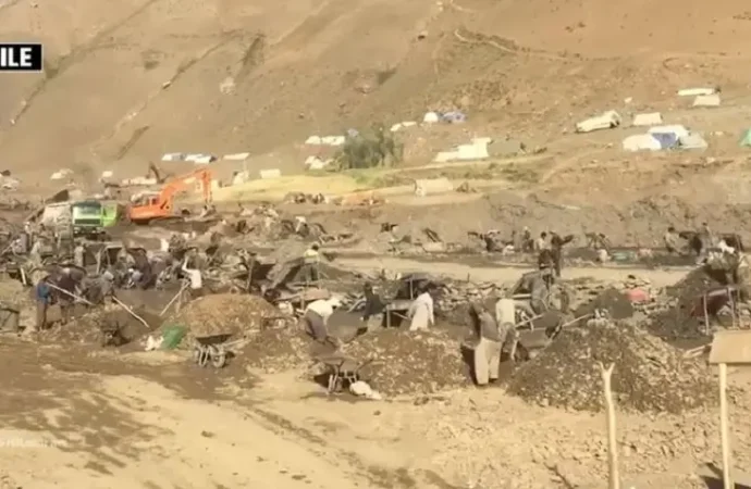 طالبان رجیم کا سونے کی کانوں پر قبضہ، افغان اثاثوں کی منظم لوٹ مار بے نقاب