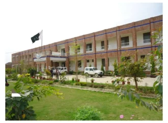 ڈپٹی کمشنر نےڈی ای او مردانہ جھنگ  کے خلاف صدر پی ٹی یو جھنگ کی درخواست پر سی ای او محکمہ تعلیم سے سات دنوں کے اندر لگائے جانے والے الزامات کی رپورٹ طلب کرلی