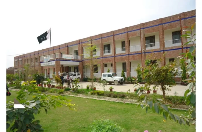 ڈپٹی کمشنر نےڈی ای او مردانہ جھنگ  کے خلاف صدر پی ٹی یو جھنگ کی درخواست پر سی ای او محکمہ تعلیم سے سات دنوں کے اندر لگائے جانے والے الزامات کی رپورٹ طلب کرلی