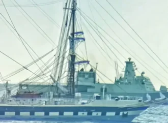 پاک بحریہ کے بحری جہازوں پر مشتمل فلوٹیلا کا بیرون ملک تعیناتی کے دوران عمان کا دورہ