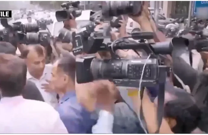 مودی کے آمرانہ دور میں بھارتی صحافیوں کی زندگیاں خطرے میں