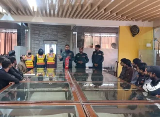 ریسکیو 1122 جھنگ کے زیرِ اہتمام ایک مقامی ہوٹل میں فائر ڈرل اور موک ایویکویشن ایکسرسائز کا انعقاد کیا گیا