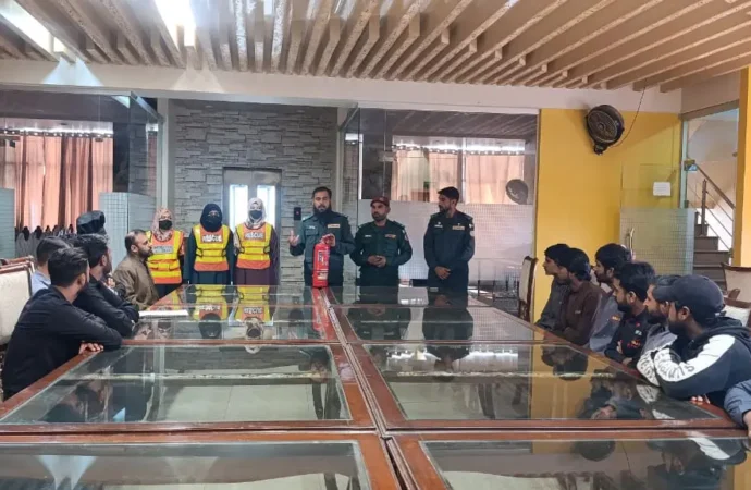 ریسکیو 1122 جھنگ کے زیرِ اہتمام ایک مقامی ہوٹل میں فائر ڈرل اور موک ایویکویشن ایکسرسائز کا انعقاد کیا گیا