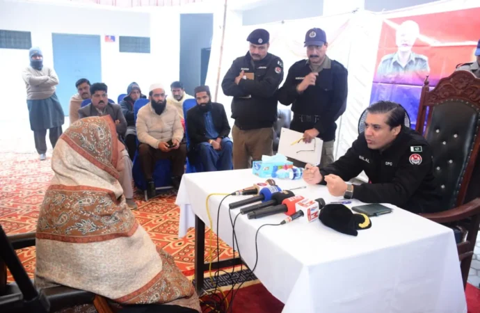 ڈی پی او جھنگ کیپٹن (ر) بلال افتخار کیانی کا تھانہ اٹھارہ ہزاری میں کھلی کچہری کا انعقاد