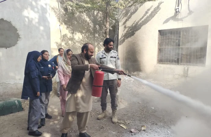 ریسکیو 1122 کے زیرِ اہتمام سیف سٹی آفس میں فائر اور ایویکویشن ڈرل کا کامیاب انعقاد کیا گیا،