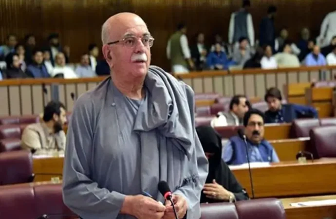 محمود خان اچکزئی قومی اسمبلی میں قائد حزب اختلاف مقرر