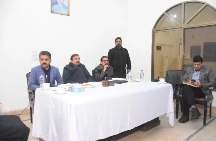 ڈپٹی کمشنر علی اکبر بھنڈرنے تحصیل اٹھارہ ہزاری میں ضلعی محکموں کے سربراہان و تحصیل ہیڈز کے ساتھ میٹنگ کی۔