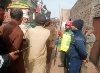 فیصل آباد روڈ جھنگ پر واقع نادرا دفتر کے قریب خنزیر کی موجودگی، ریسکیو 1122 کی بروقت کارروائی