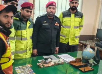 ریسکیو ٹیم کی ایمانداری،حادثے میں زخمی شخص سے ملنے والی 1,88,120 روپے کی رقم مالکان کو وآپس کردی