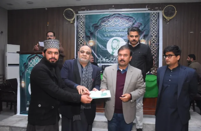پنجاب کا پہلا اعزازیہ کارڈ برائے امام مسجد صاحب لانچ کردیا گیا