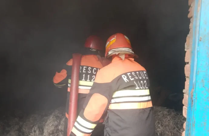 خالد افتخار وولن فیکٹری بستی گھوگھے والی میں شارٹ سرکٹ کے باعث آگ بھڑک اٹھی،کوئی جانی نقصان نہیں ہوا، ریسکیو