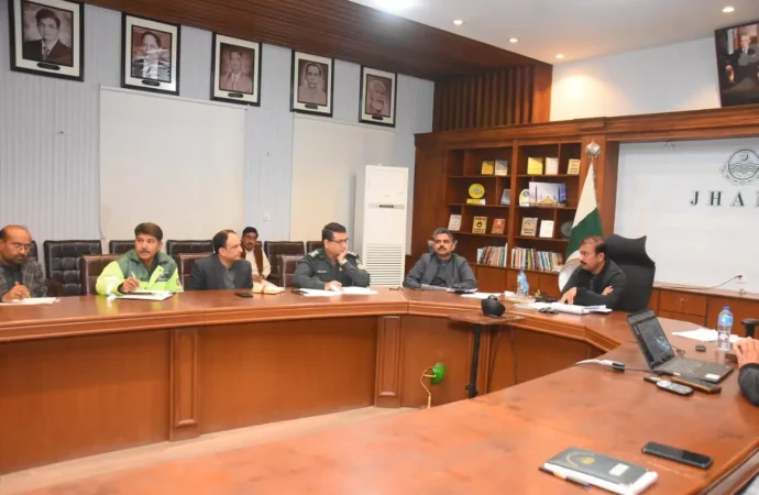 تمام سرکاری و نجی اداروں میں فائر سیفٹی یونٹس قائم کیے جائیں گے۔ڈپٹی کمشنر کی زیر صدارت اجلاس میں فیصلہ