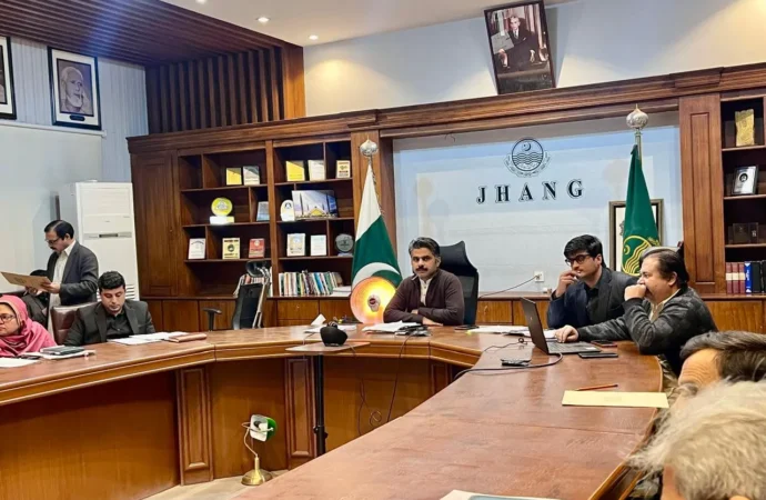 پرایڈیشنل ڈپٹی کمشنر جنرل عامر محمود نے ضلعی محکموں کے افسران سے میٹنگ