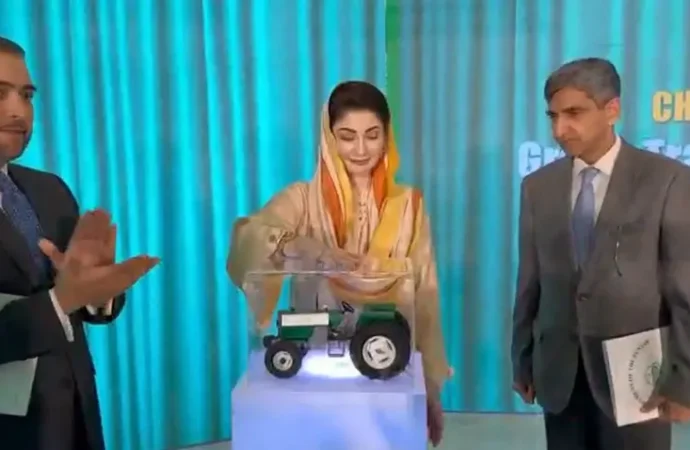 مریم نواز نے وزیراعلی گرین ٹریکٹر پروگرام کے تیسرے مرحلے کا افتتاح کردیا
