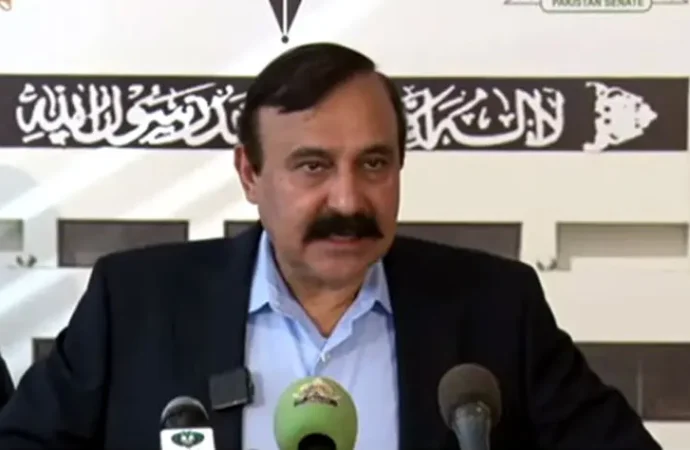 حکومت پی ٹی آئی کے بانی کو ہر ممکن طبی امداد فراہم کرے گی، طارق فضل چودھری