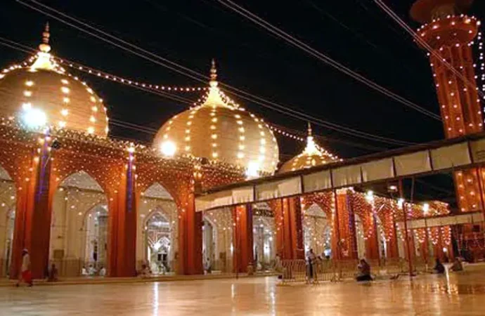 شب برات آج رات پورے مذہبی جوش و جذبے کے ساتھ منائی جا رہی ہے