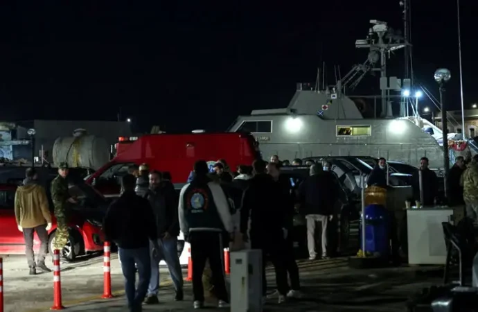 یونان، بحری جہاز اور کشتی میں تصادم،14افراد ہلاک ہوگئے