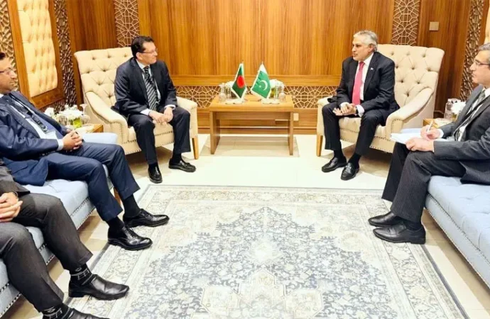 پاکستان اور بنگلہ دیش کا خطے میں امن و خوشحالی کیلئے تعاون پر اتفاق