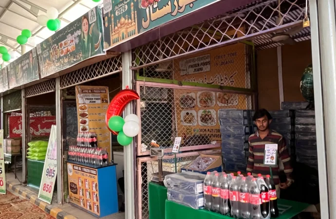 رمضان المبارک کی آمد سے قبل ہی ماڈل بازار سیٹلائٹ ٹاؤن میں نگہبان رمضان بازار قائم کر دیا گیا