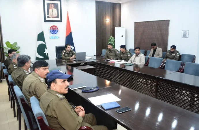ڈی پی او جھنگ ساجد حسین کی ضلع بھر کے پولیس افسران سے تعارفی میٹنگ، جرائم کے خلاف زیرو ٹالرنس پالیسی کا اعلان
