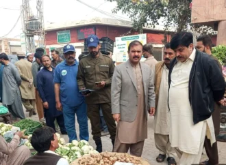 ڈپٹی کمشنر علی اکبر بھنڈر نے علی الصبح سبزی و فروٹ منڈی کا دورہ