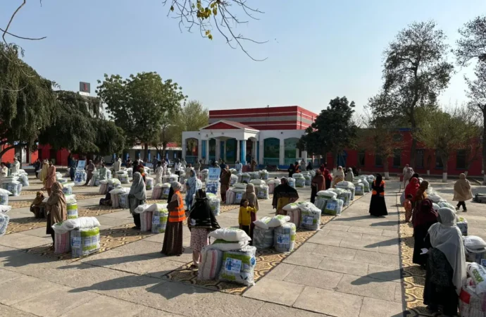 الخدمت فاونڈیشن جھنگ کے زیر اہتمام سینکڑوں ضرورت مند مستحق افراد میں بستر تقسیم کیے گئے